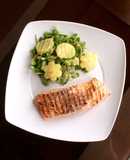 Salmón grillado al limón