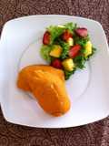 Pechuga de pollo rellena con ensalada fresca