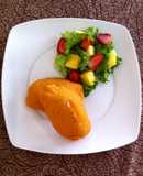 Pechuga de pollo rellena con ensalada fresca