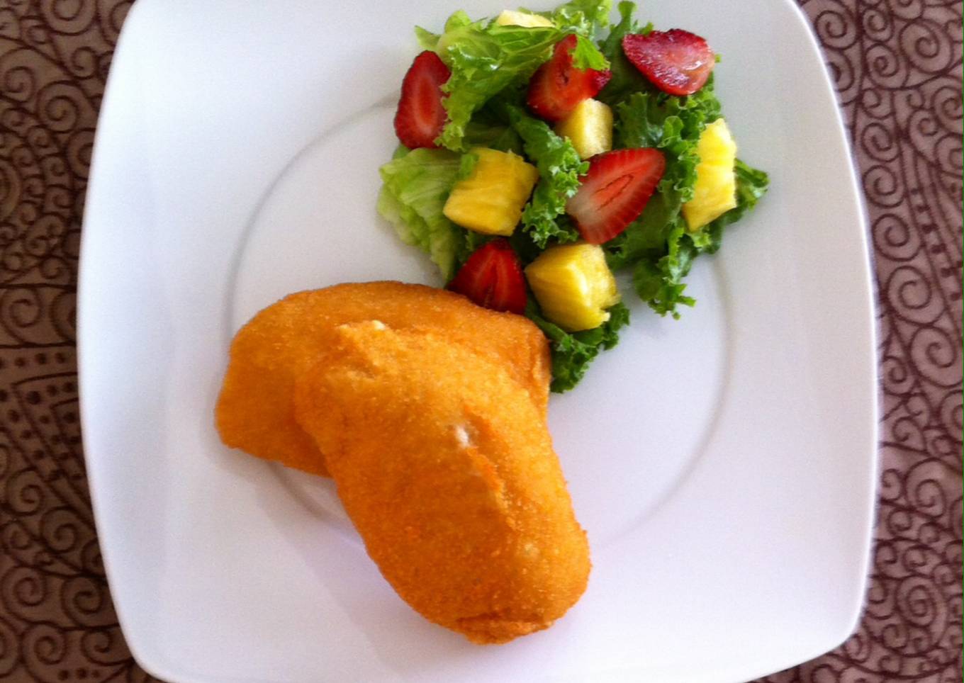 Pechuga de pollo rellena con ensalada fresca