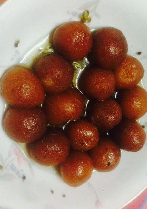 A picture of Gulab Jamun.