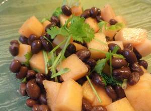 https://img-global.cpcdn.com/recipes/2543651_0efb5bfce7910450/300x220cq70/black-bean-and-cantaloupe-salad-recipe-main-photo.jpg