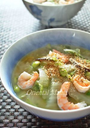 A picture of Shrimp and Napa Cabbage Sapporo Ichiban Salt Ramen with Thickened Sauce.