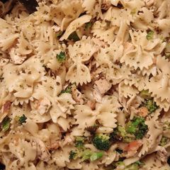 A picture of Chicken Pesto Pasta.