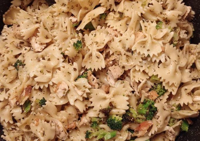 Recipe of Award-winning Chicken Pesto Pasta