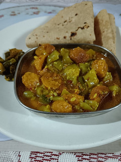 मगोड़ी और गिल्की की सब्जी रेसिपी मुख्य फोटो