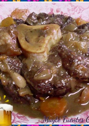 Una foto de Ossobuco de ternera al vino tinto