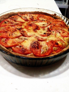 Una foto de Tarta de champiñones y tomates