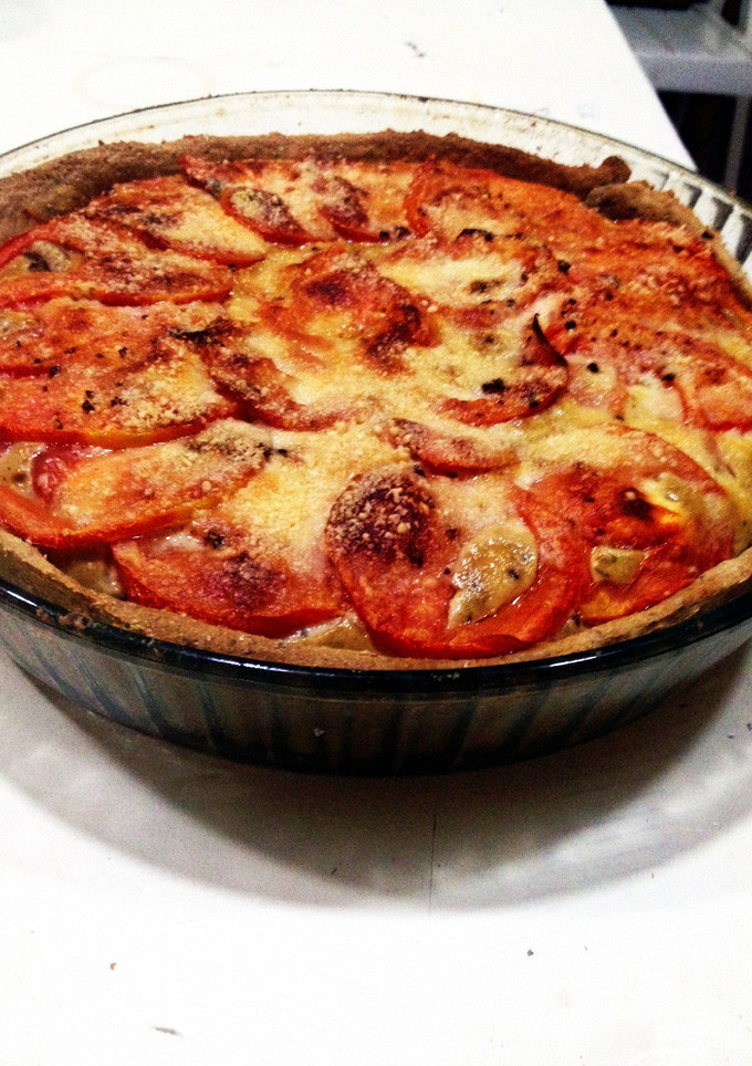 Una foto de Tarta de champiñones y tomates