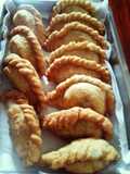 Empanadas fritas de carne cortada a cuchillo