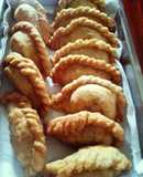 Empanadas fritas de carne cortada a cuchillo