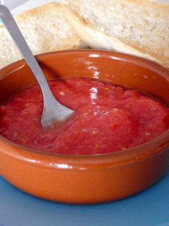 Una foto de Salsa tucumana (yasgua) para empanadas