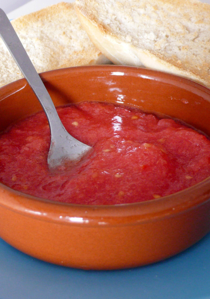Una foto de Salsa tucumana (yasgua) para empanadas