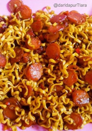 Foto resep Mie goreng sosis madu🐝