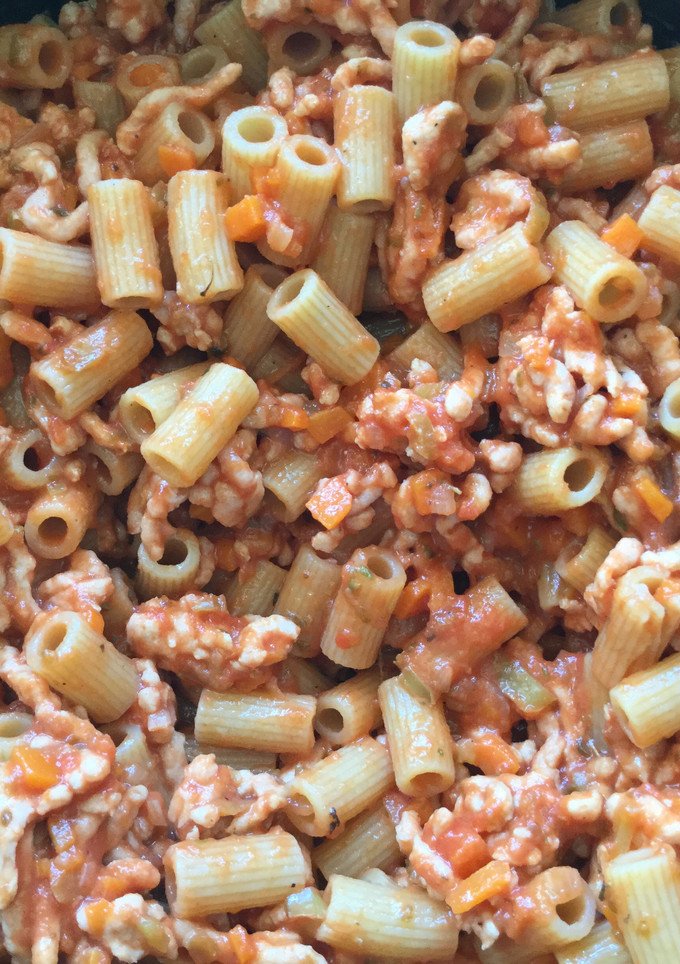 Una foto de Macarrones boloñesa