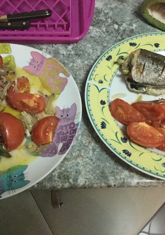 Una foto de Merluza rellena de jamón serrano y espárragos verdes