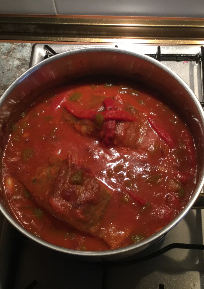 Una foto de Bacalao con tomate