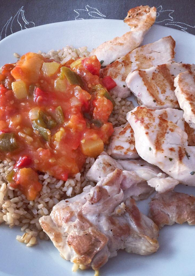 Una foto de Pavo con arroz integral