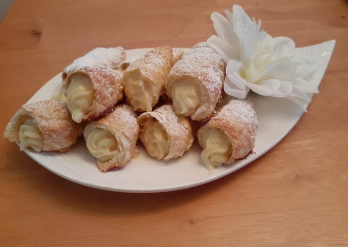 Italian cream-stuffed cannoncini