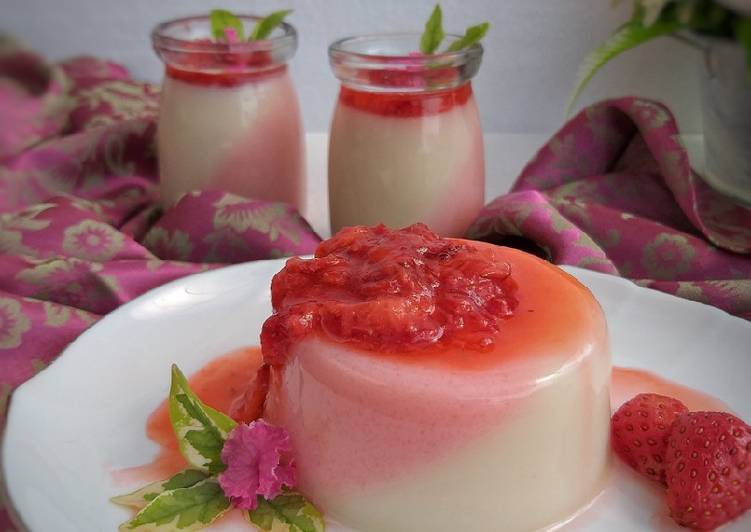 Strawberry Vanilla Pudding w/ Strawberry Sauce ☆Minggu 27☆