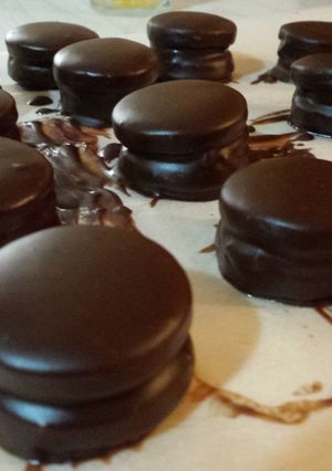 Una foto de Alfajores de chocolate muy fácil de hacer
