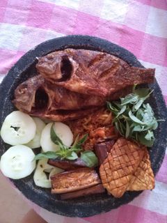 Foto resep Ikan Goreng plus Sambal Mangga Muda