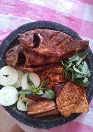 Foto resep Ikan Goreng plus Sambal Mangga Muda