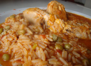 Una foto de Guiso de arroz con pollo