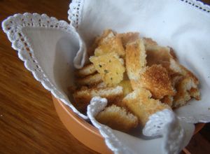 Una foto de Croutons al Oreganato con Oliva