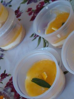 Una foto de Cheesecakes de naranja sin cocción. Individuales