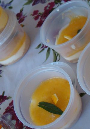 Una foto de Cheesecakes de naranja sin cocción. Individuales