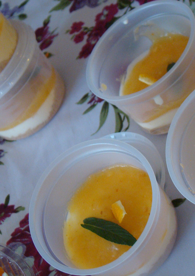 Una foto de Cheesecakes de naranja sin cocción. Individuales
