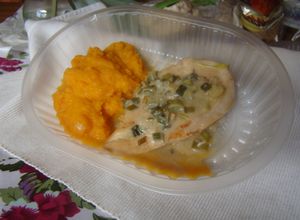 Una foto de Pollo al verdeo light, con puré de calabaza 