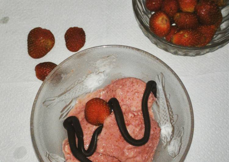 Cara Gampang Membuat Simple Strawberry Ice Cream, Menggugah Selera