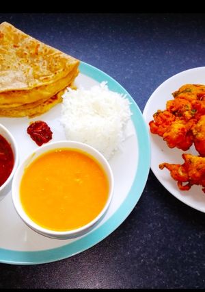 A picture of Puranpoli Thali.