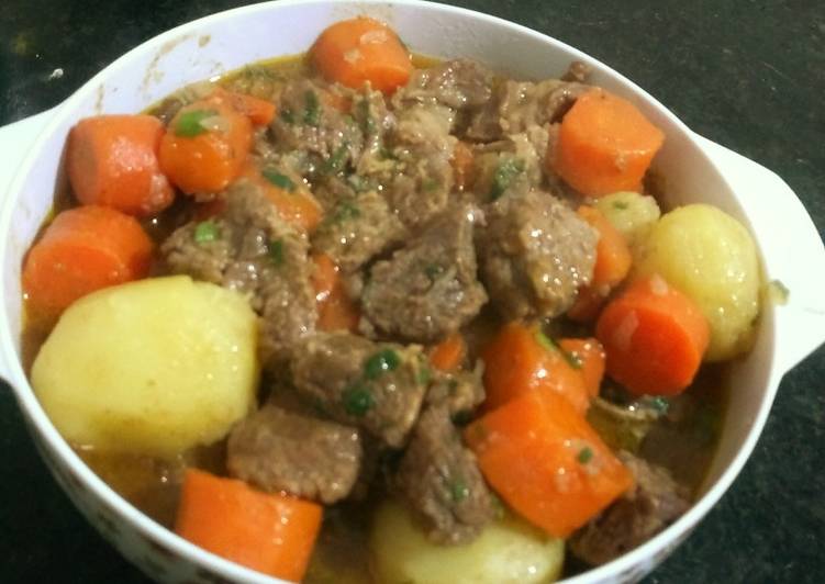 Carne com cenouras e batatas - Tudogosreceitas