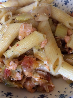 Una foto de Macarrones con salmón