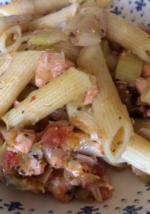 Una foto de Macarrones con salmón