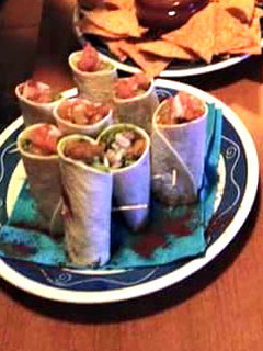 Una foto de Fajitas frías de gambas y guacamole