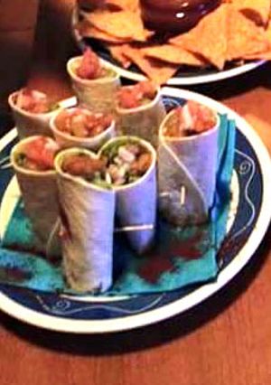 Una foto de Fajitas frías de gambas y guacamole