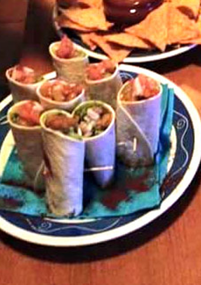 Una foto de Fajitas frías de gambas y guacamole