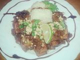 Costillas "fusión" en salsa de soja y puerro 