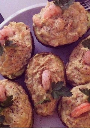 Una foto de Cocktail de Aguacate con Gambas y Pomelo !