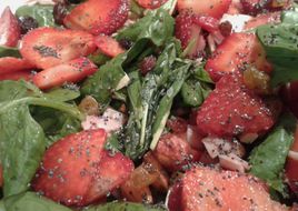 Ensalada fresca con frutillas 