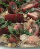 Ensalada de quinoa y tomates negros