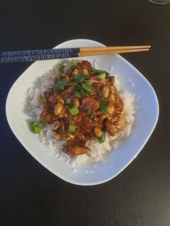 A picture of Kung Pao Chicken.