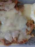 Filetes de pollo con salsa blanca y puré