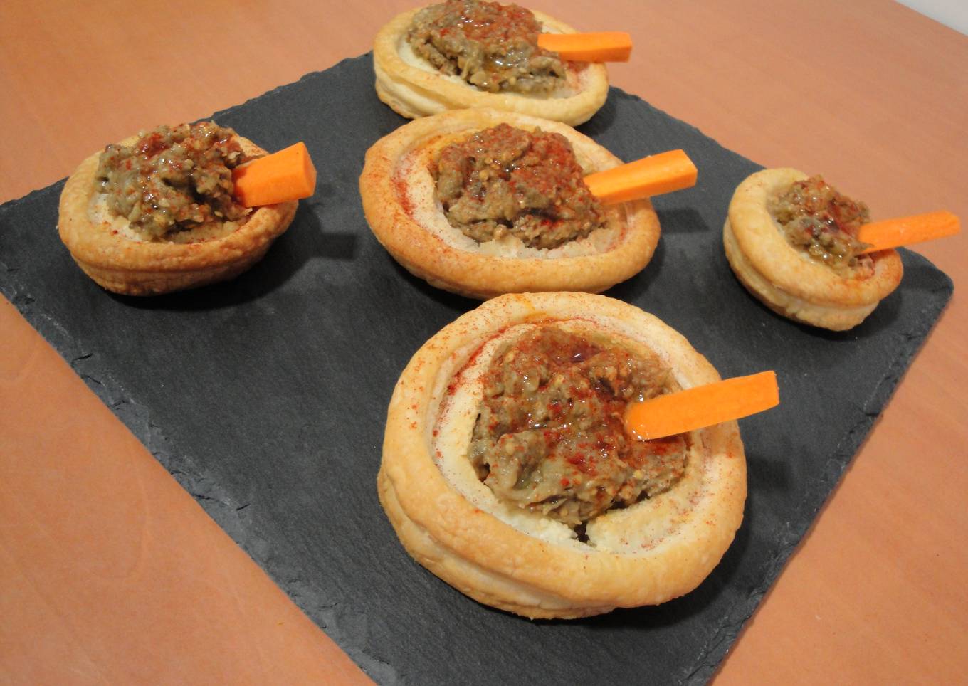 Tartaletas de hojaldre y baba ganoush o paté de berenjena