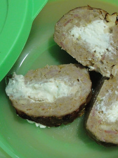 Una foto de Rollo de carne al curry relleno de crema de queso para tupper