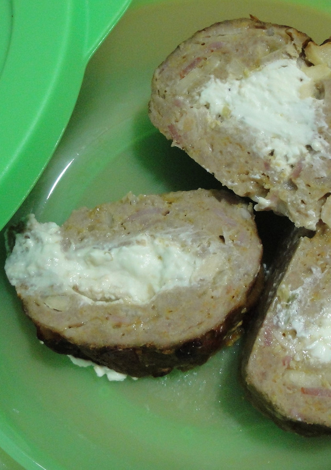 Una foto de Rollo de carne al curry relleno de crema de queso para tupper